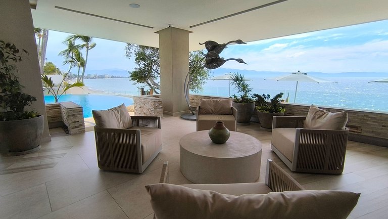 Amazing beachfront condo