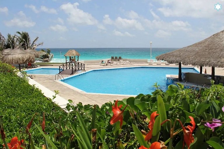 Cancun Hotel Zone Private Beach and Pool