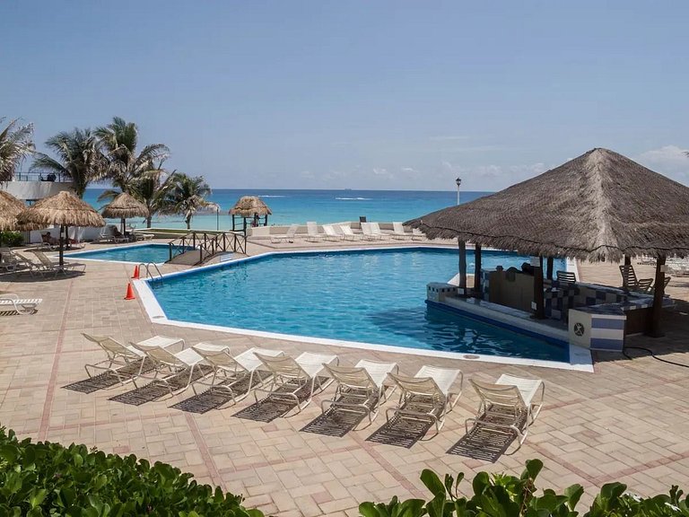 Cancun Hotel Zone Private Beach and Pool