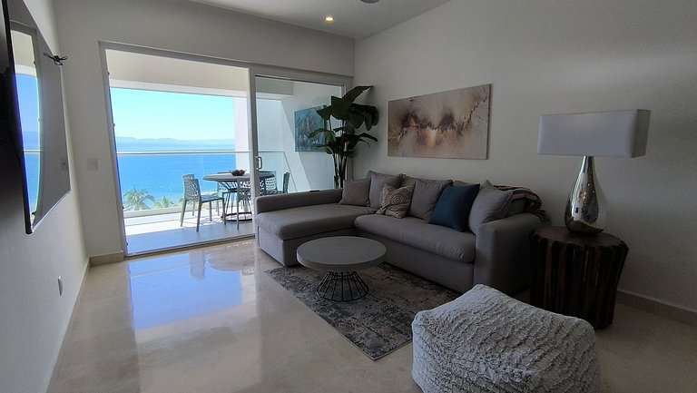 Condo de dos habitaciones con vista al mar