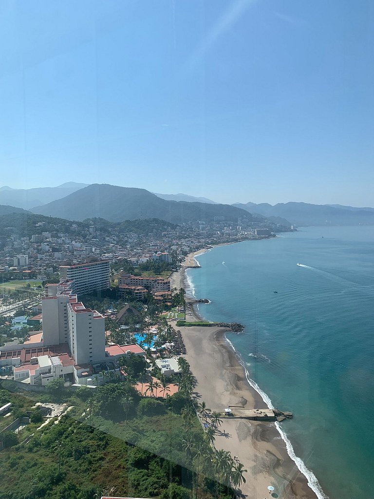 Condo de dos habitaciones con vista al mar