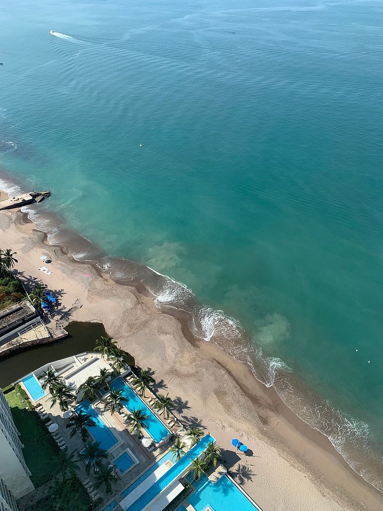 Condo de dos habitaciones con vista al mar