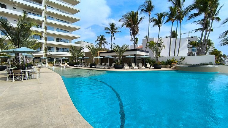 Hermoso condo frente al mar