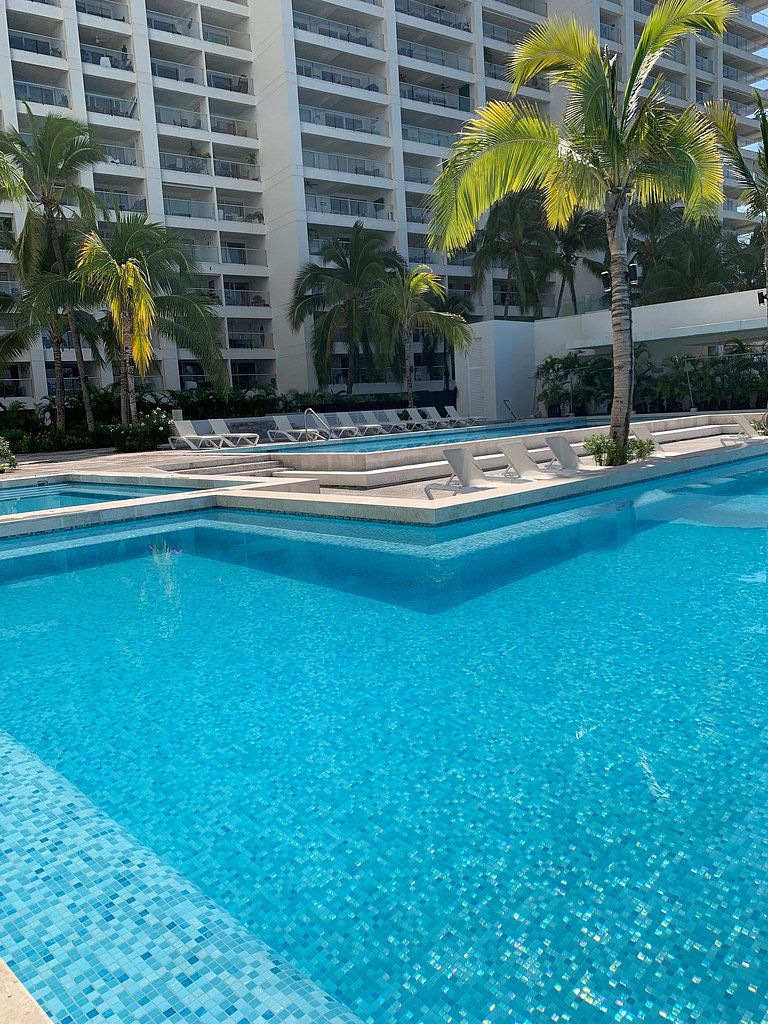 Oceanfront, five star one bedroom new condo