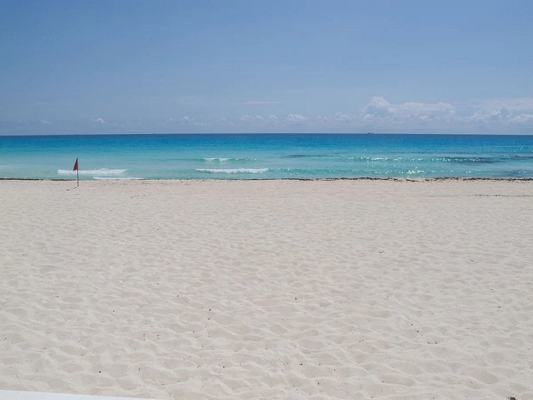 Plage et piscine privées de la zone hôtelière