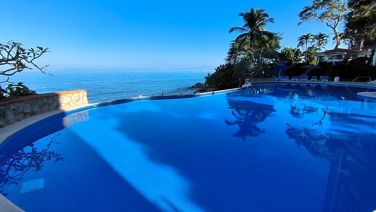 Studio on the beach and beautiful sea view