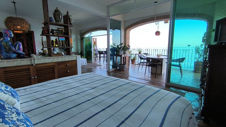 Studio on the beach and beautiful sea view