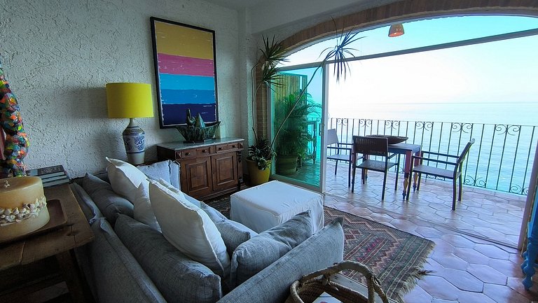 Studio on the beach and beautiful sea view